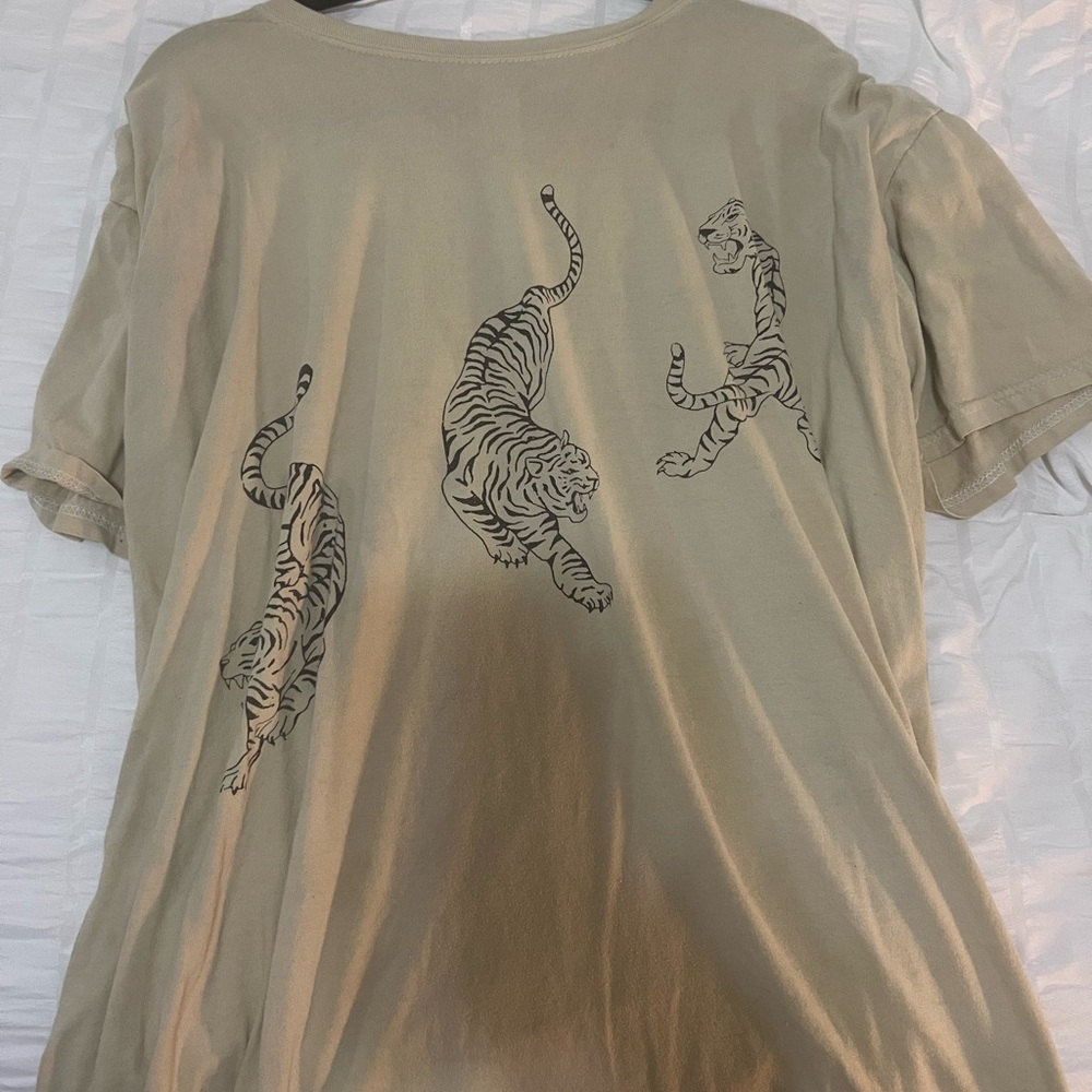 urban outfitter tee